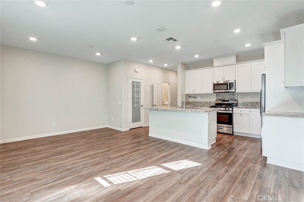 26417 Choral Saugus, CA 91350 - Photo 9 of 39