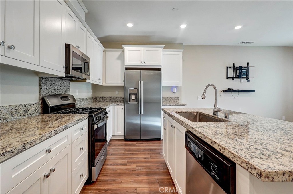 26417 Choral Saugus, CA 91350 - Photo 10 of 39