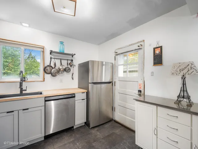 $236,000 | 18646 Palmer Circle, Homewood, IL 60430