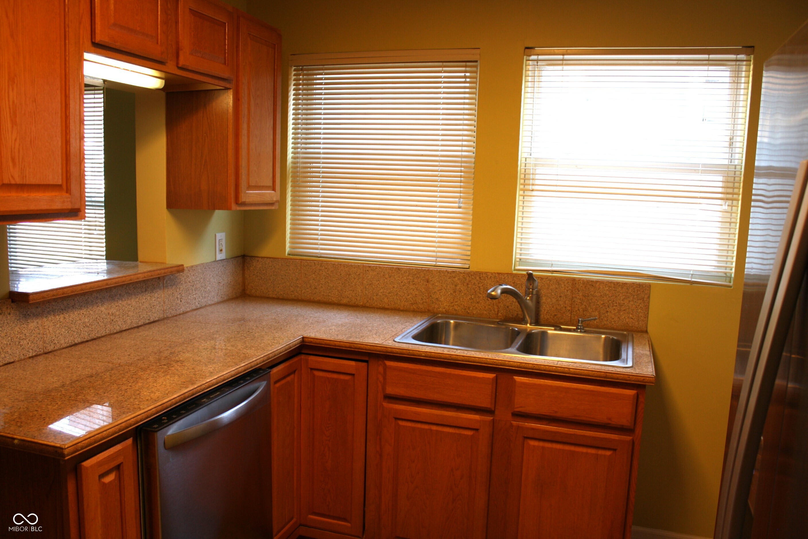 439 Berkley Road Indianapolis, IN 46208 - Photo 4 of 26 Gallery Image 4