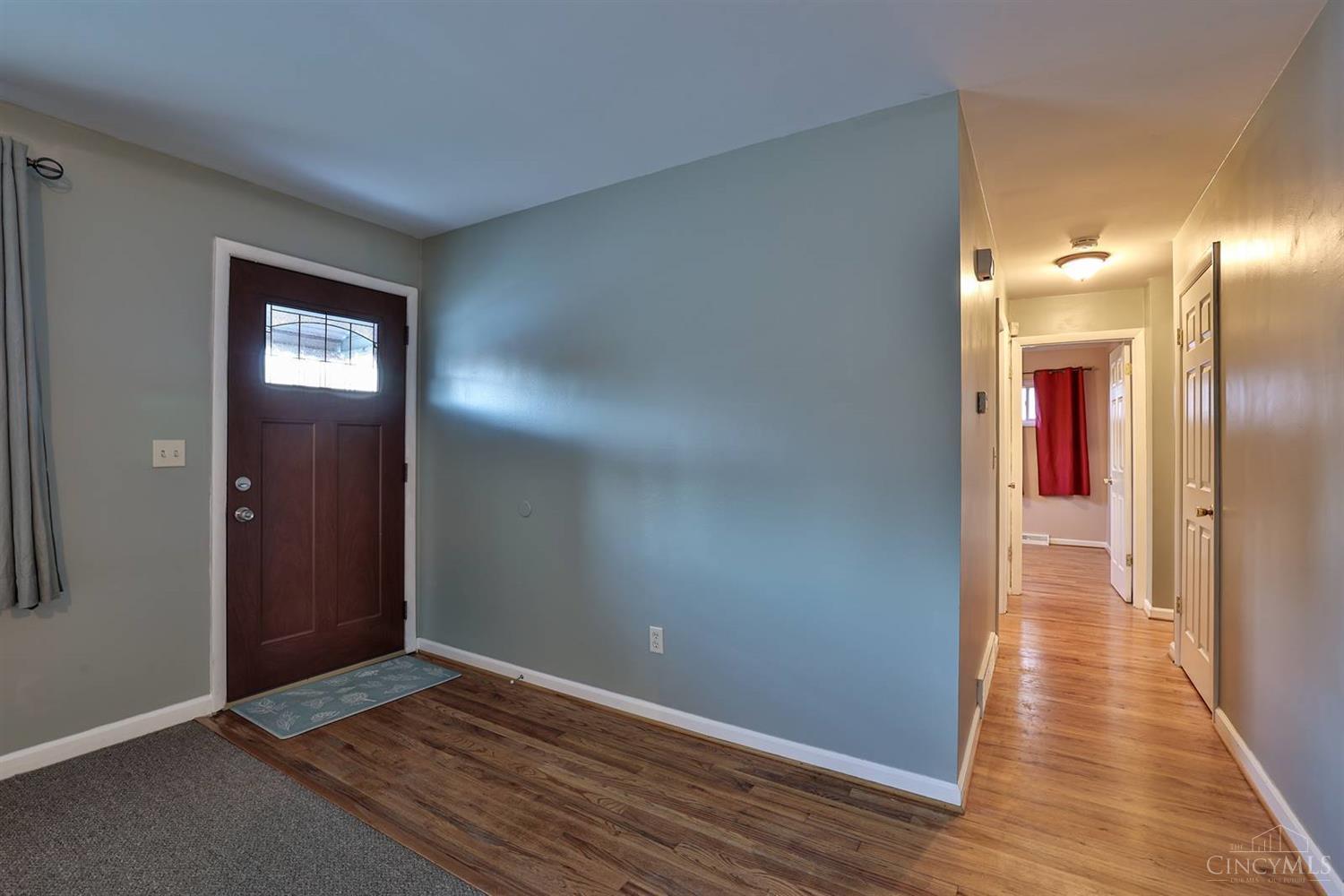 8450 Daly Road Cincinnati, OH 45231 - Photo 4 of 32