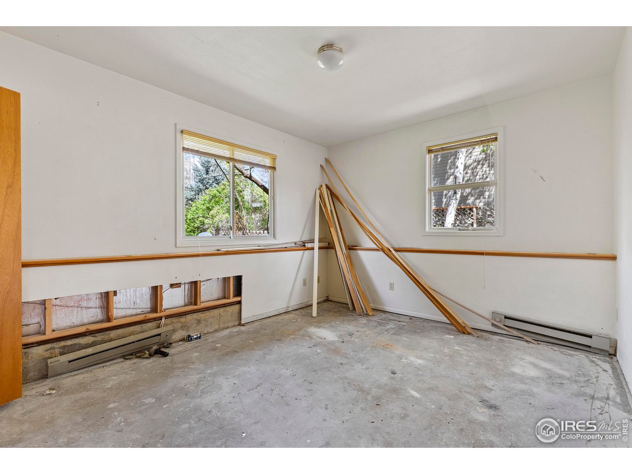 855 Union Avenue Boulder, CO 80304 - Photo 14 of 21 a living room with furniture gym equipment and a window