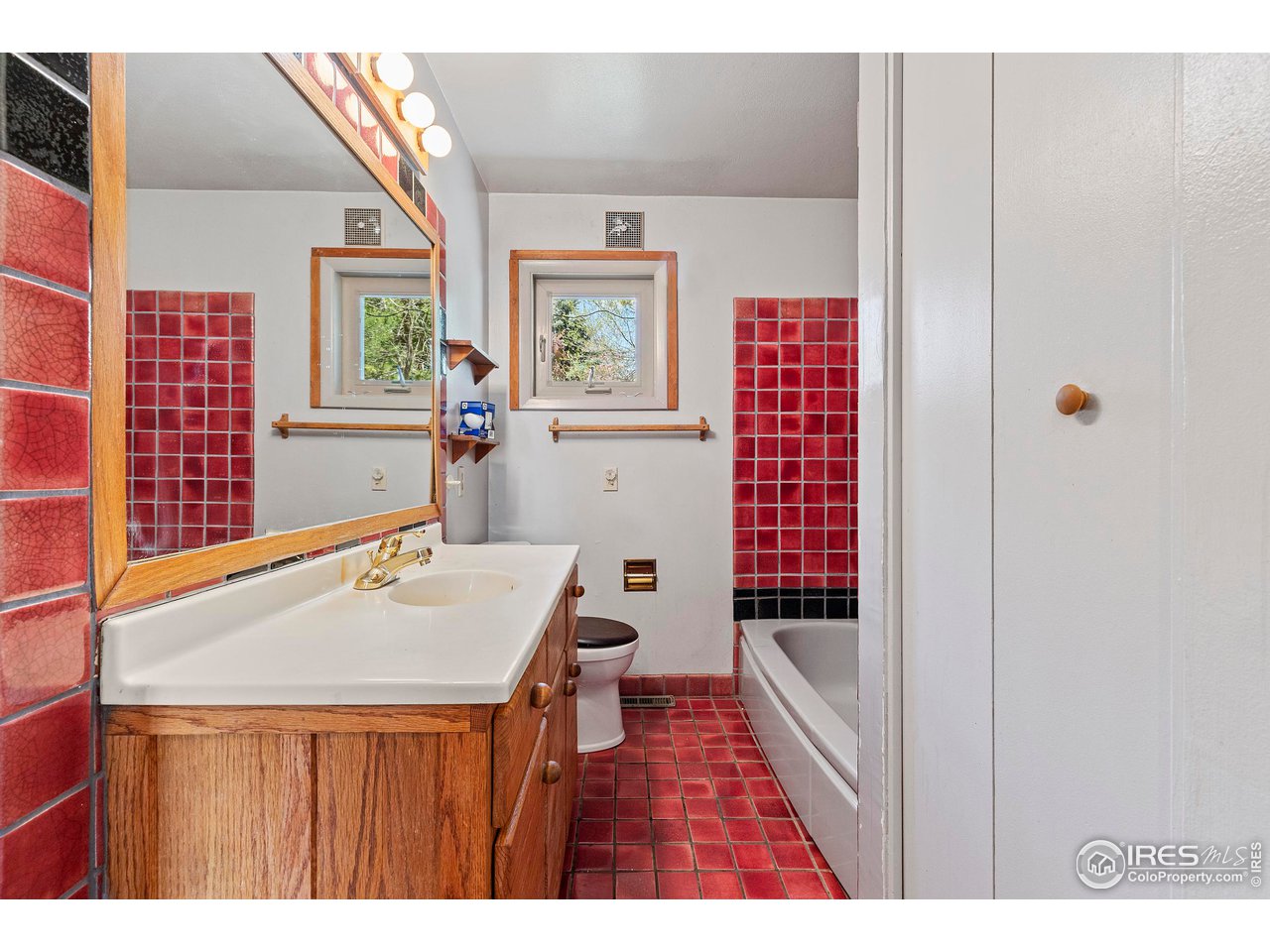 855 Union Avenue Boulder, CO 80304 - Photo 7 of 21 a view of a hallway with furniture and window