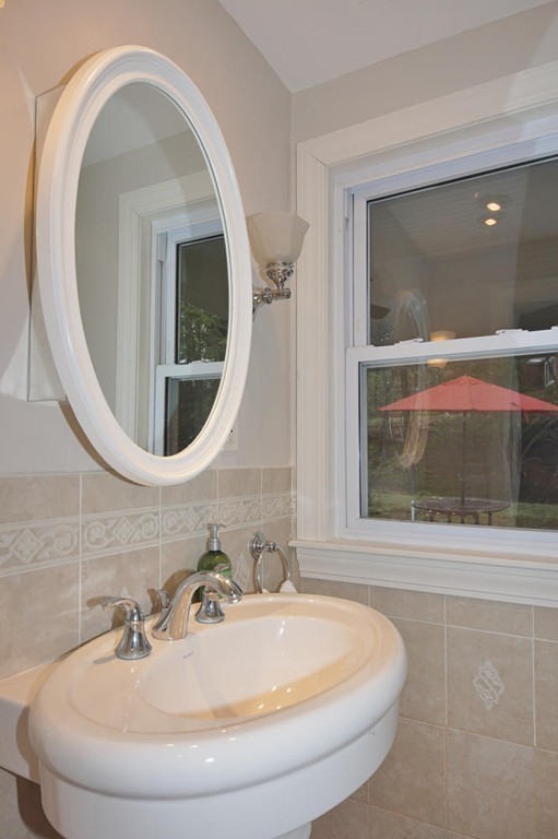 85 Longfellow Road Newton, MA 02462 - Photo 11 of 29