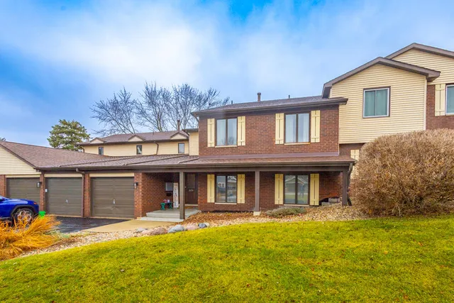 $211,900 | 5070 Sandy Beach Drive, Unit C, Crown Point, IN 46307