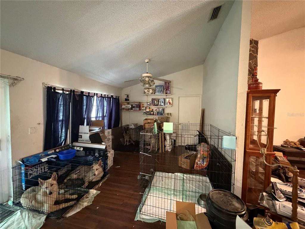 9 Hialeah Drive Ocala, FL 34482 - Photo 17 of 41 a room with musical instruments