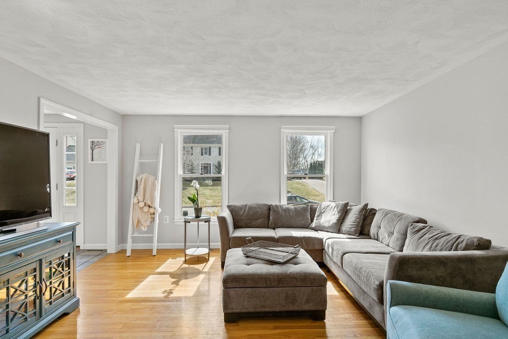 10 Ribero Drive Franklin, MA 02038 - Photo 5 of 40