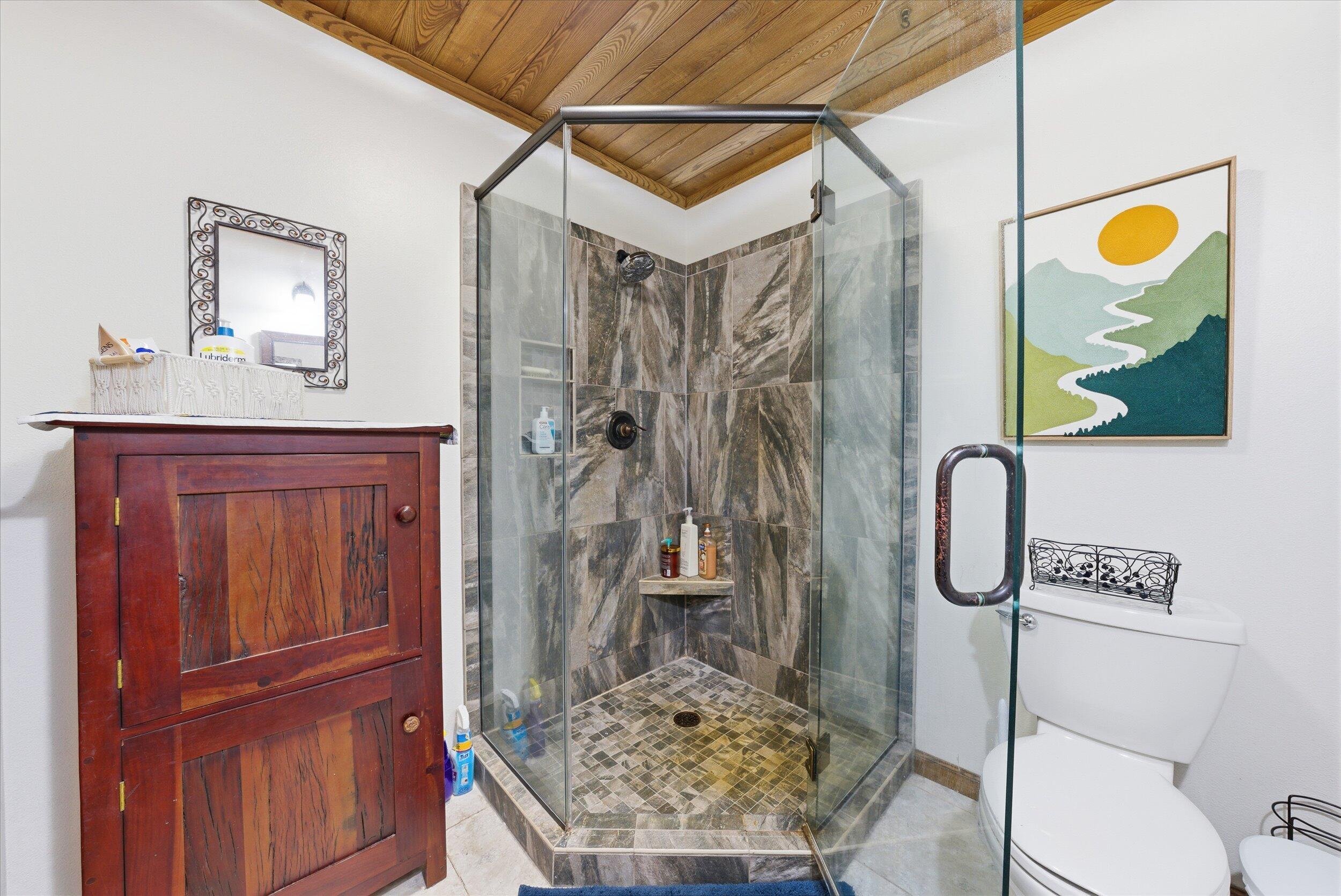 9020 Marken Road Liberty, WI 54245 - Photo 17 of 77 Primary Bathroom