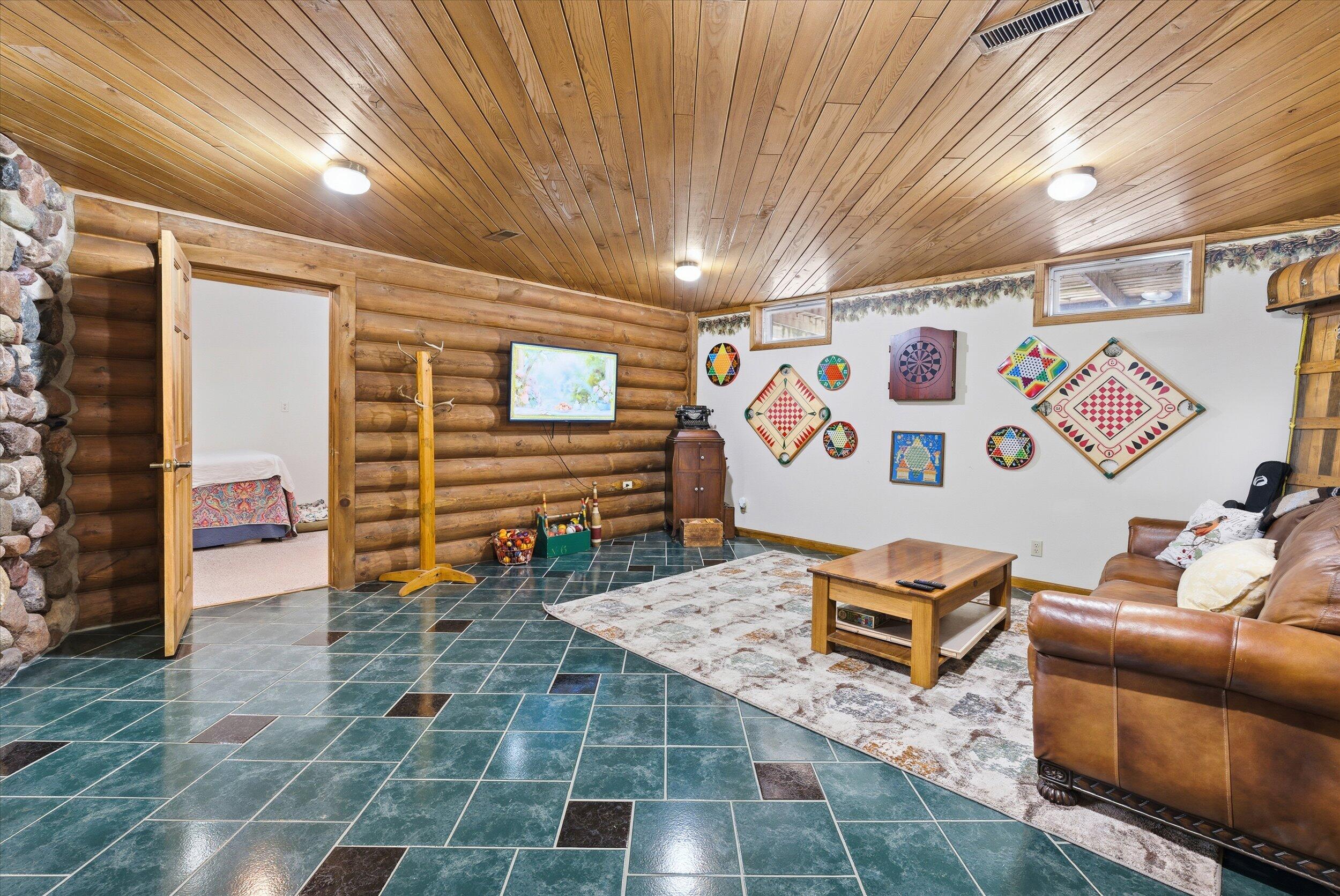 9020 Marken Road Liberty, WI 54245 - Photo 33 of 77 LL Red Room