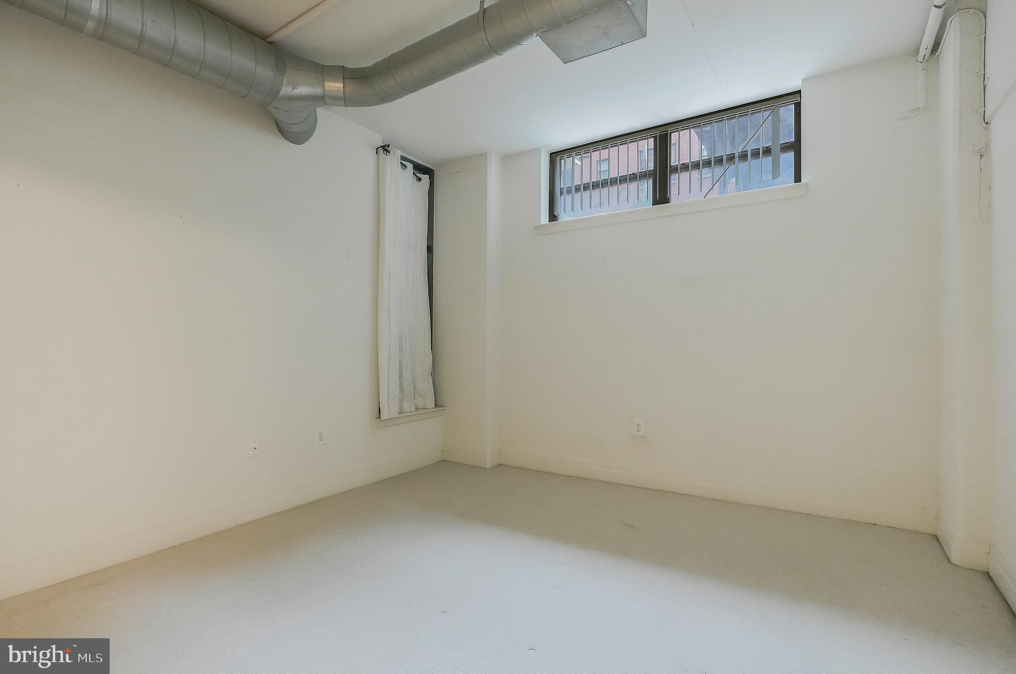 2020 12th Street Northwest, Unit T05 Washington, DC 20009 - Photo 34 of 38 a view of room