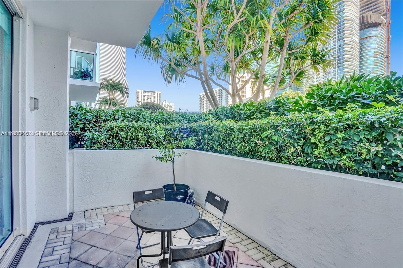 31 Southeast 5th Street, Unit 1110 Miami, FL 33131 - Photo 12 of 61 Garden and Pool view
