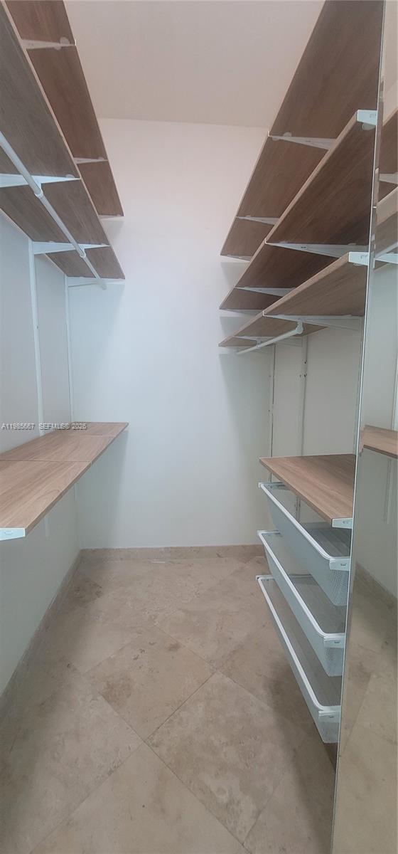 31 Southeast 5th Street, Unit 1110 Miami, FL 33131 - Photo 15 of 61 Primary Room Walkin Closet