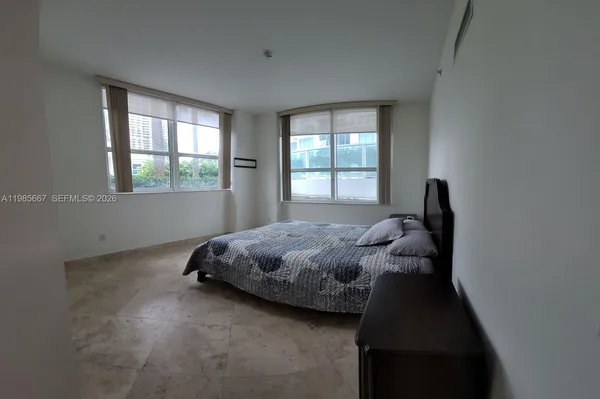 $3,900 | 31 Southeast 5th Street, Unit 1110, Miami, FL 33131