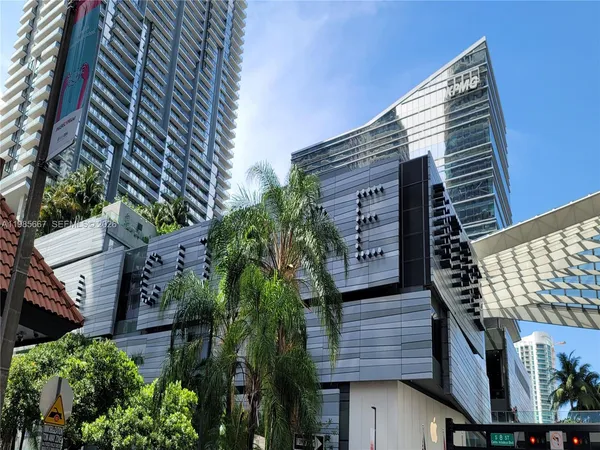 $3,900 | 31 Southeast 5th Street, Unit 1110, Miami, FL 33131