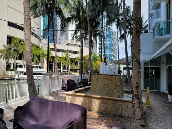$3,900 | 31 Southeast 5th Street, Unit 1110, Miami, FL 33131