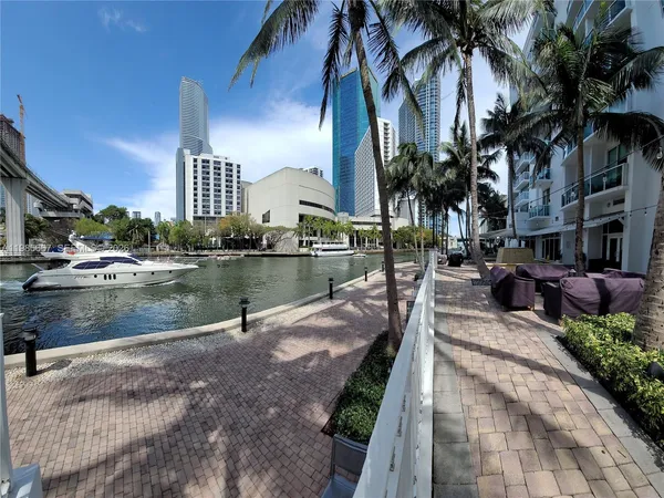 $3,900 | 31 Southeast 5th Street, Unit 1110, Miami, FL 33131