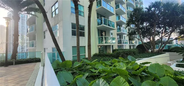 $3,900 | 31 Southeast 5th Street, Unit 1110, Miami, FL 33131