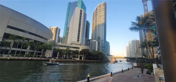 $3,900 | 31 Southeast 5th Street, Unit 1110, Miami, FL 33131