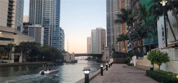 $3,900 | 31 Southeast 5th Street, Unit 1110, Miami, FL 33131