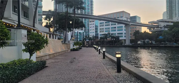 $3,900 | 31 Southeast 5th Street, Unit 1110, Miami, FL 33131