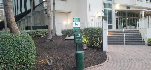 $3,900 | 31 Southeast 5th Street, Unit 1110, Miami, FL 33131