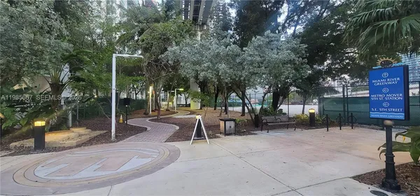 $3,900 | 31 Southeast 5th Street, Unit 1110, Miami, FL 33131