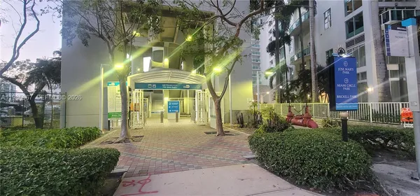 $3,900 | 31 Southeast 5th Street, Unit 1110, Miami, FL 33131