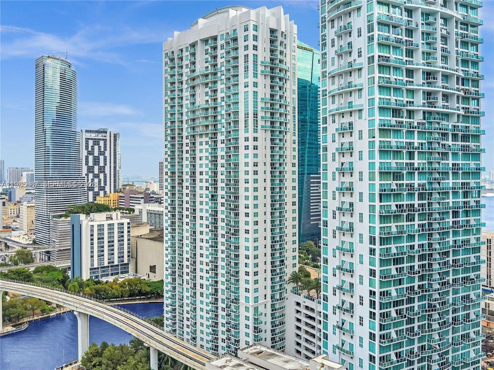 31 Southeast 5th Street, Unit 1110 Miami, FL 33131 - Photo 7 of 61 Building Exterior