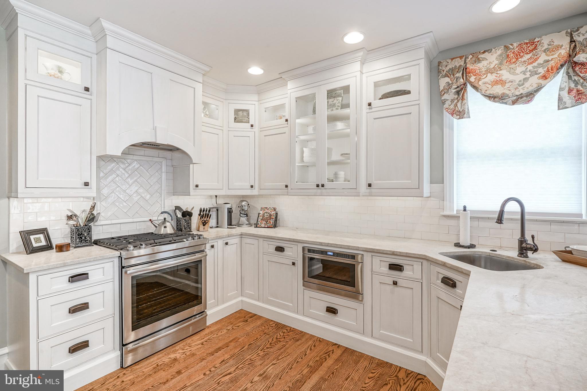 231 Chestnut Street Haddonfield, NJ 08033 - Photo 6 of 39 Jenn-Air appliances,top of line Quartzite counters