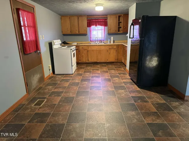 $169,900 | 11514 Norton-Coeburn Road, Coeburn, VA 24230