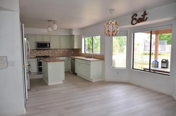 $2,800 | 4249 East Meadow Drive, Phoenix, AZ 85032