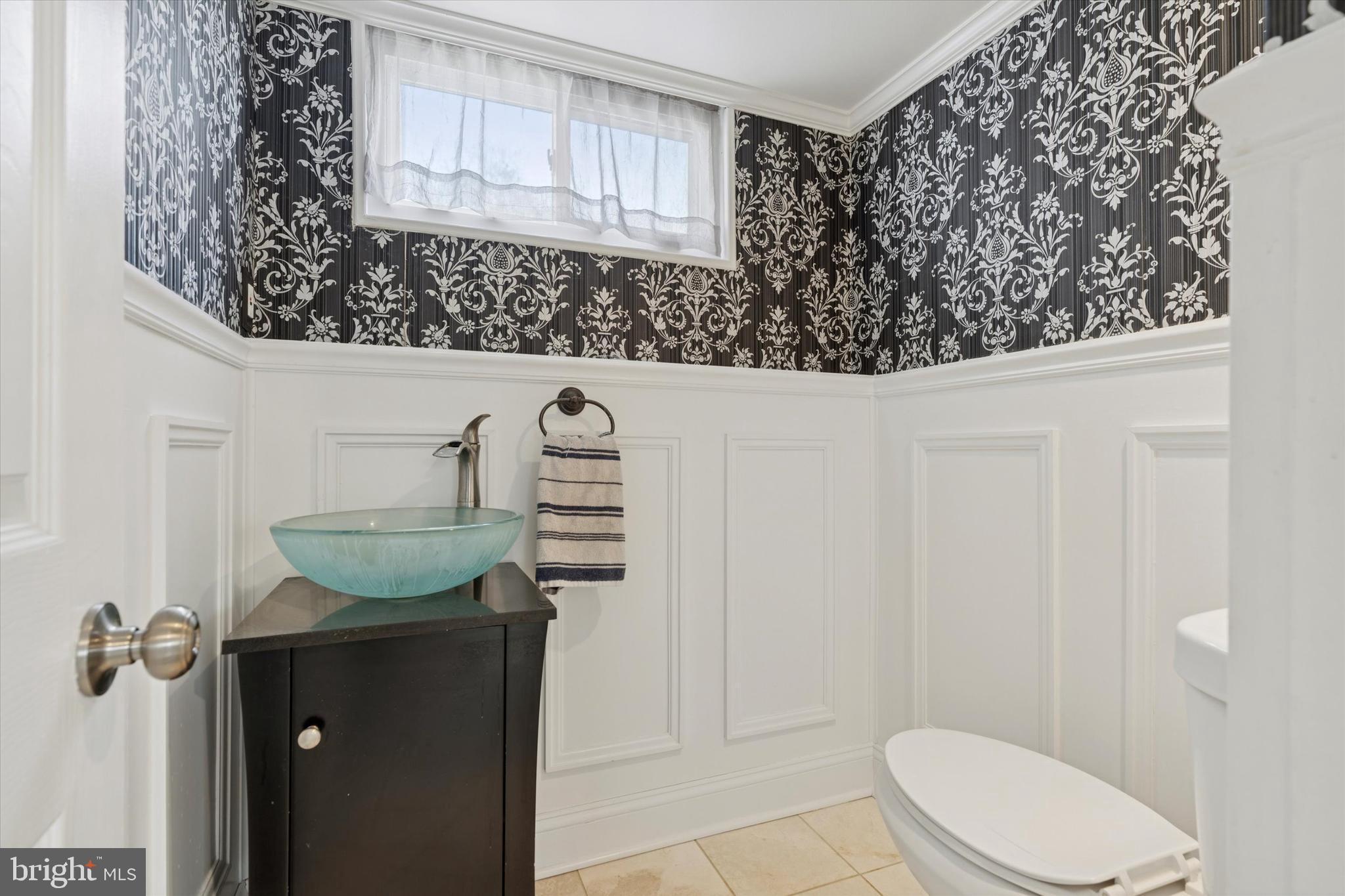 415 Milford Road Broomall, PA 19008 - Photo 20 of 29 a bathroom with a toilet sink and shower