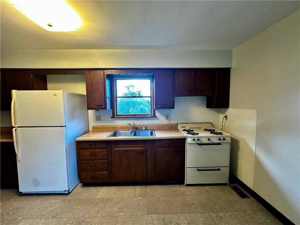 808 Prospect Road Evans City, PA 16033 - Photo 4 of 35