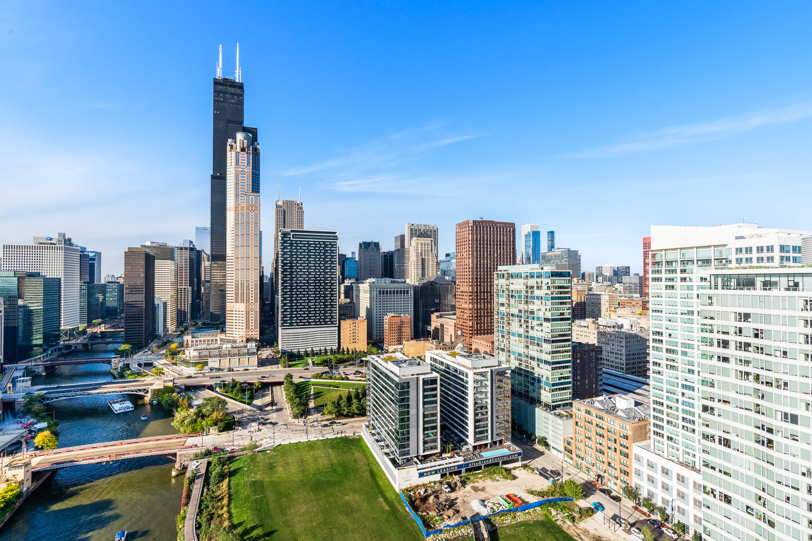 234 West Polk Street, Unit 3510 Chicago, IL 60607 - Photo 19 of 39 a picture of city view