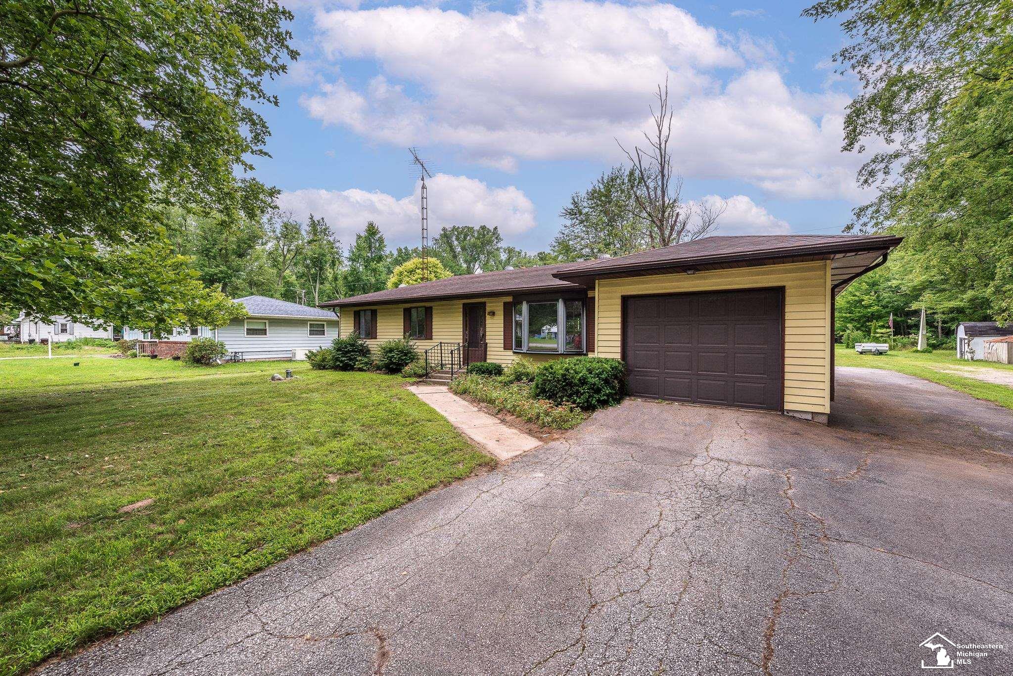 9137 Summerfield Road Temperance, MI 48182 - Photo 1 of 27