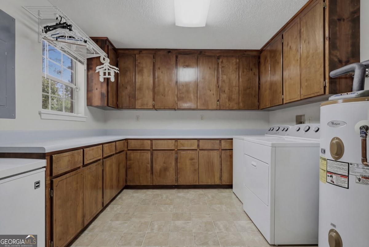 2811 Lullwater Road Tifton, GA 31794 - Photo 17 of 64 a kitchen with cabinets a sink and appliances