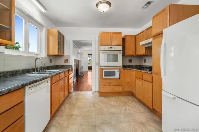 $3,700 | 145 South Grape Street, Escondido, CA 92025