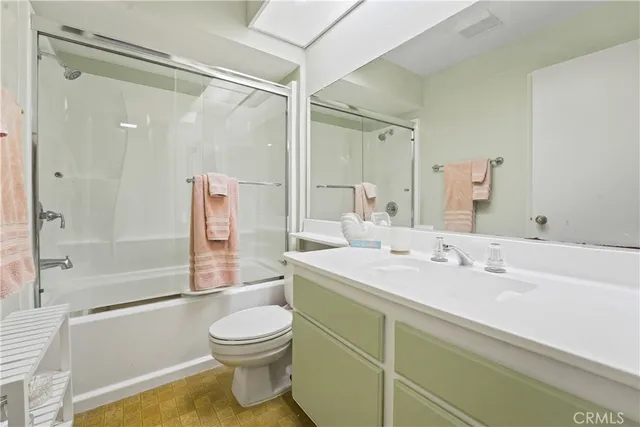 $669,000 | 3600 East 4th Street, Unit 203, Long Beach, CA 90814