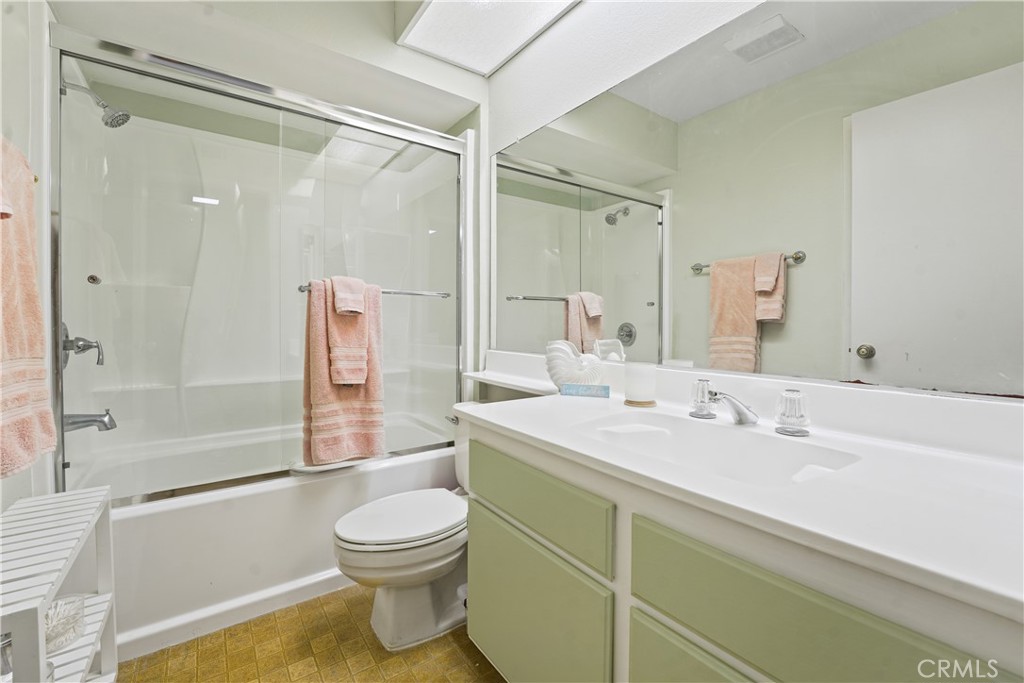 3600 East 4th Street, Unit 203 Long Beach, CA 90814 - Photo 14 of 21 secondary bathroom