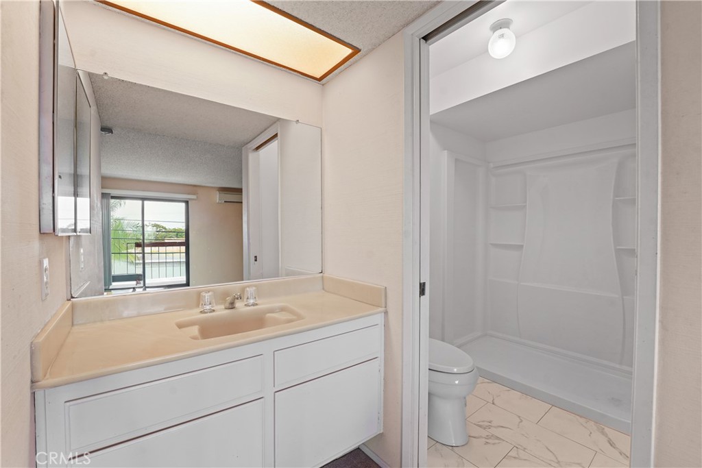 3600 East 4th Street, Unit 203 Long Beach, CA 90814 - Photo 16 of 21 Primary bathroom