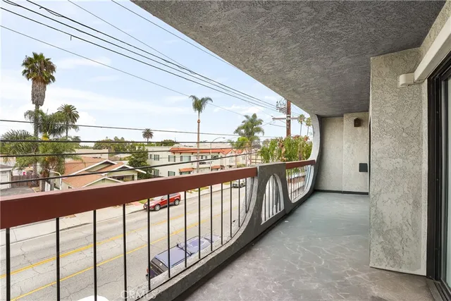 $669,000 | 3600 East 4th Street, Unit 203, Long Beach, CA 90814