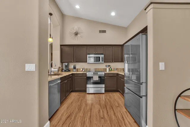 $4,000 | 1138 East Amberwood Drive, Phoenix, AZ 85048