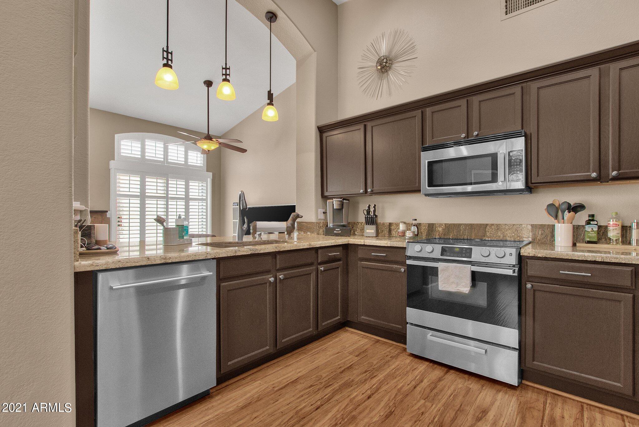 1138 East Amberwood Drive Phoenix, AZ 85048 - Photo 9 of 42 Kitchen