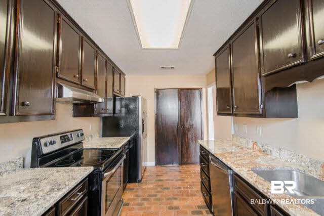 6968 Hedgestone Way Mobile, AL 36608 - Photo 20 of 44 Granite Counters