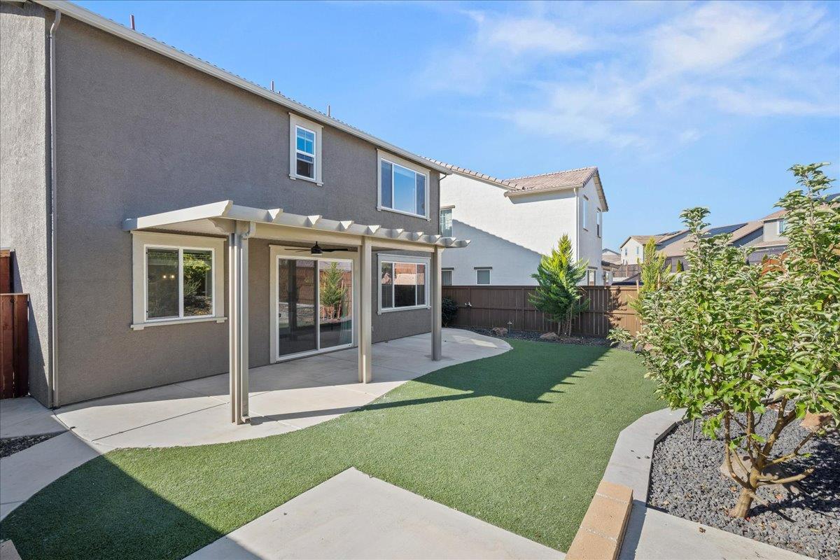 4828 Aldridge Ravine Court Folsom, CA 95630 - Photo 33 of 43 a front view of a house with a yard
