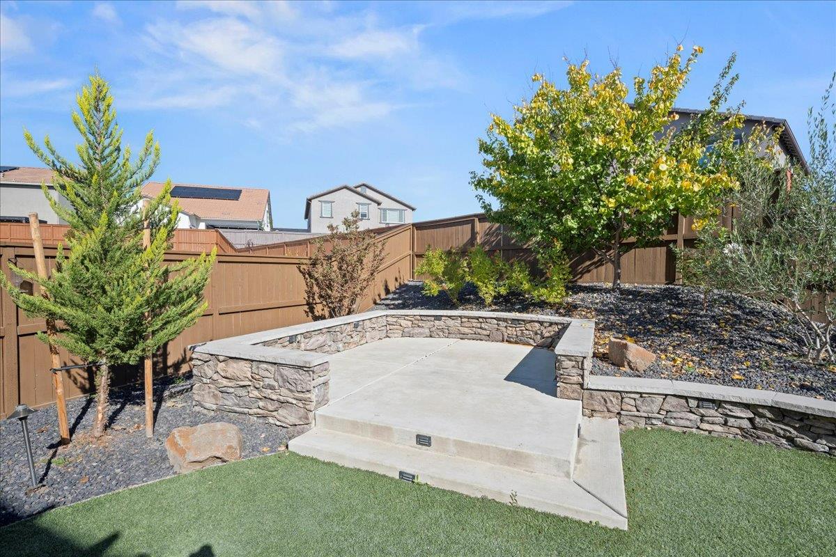 4828 Aldridge Ravine Court Folsom, CA 95630 - Photo 35 of 43 a view of a backyard with plants