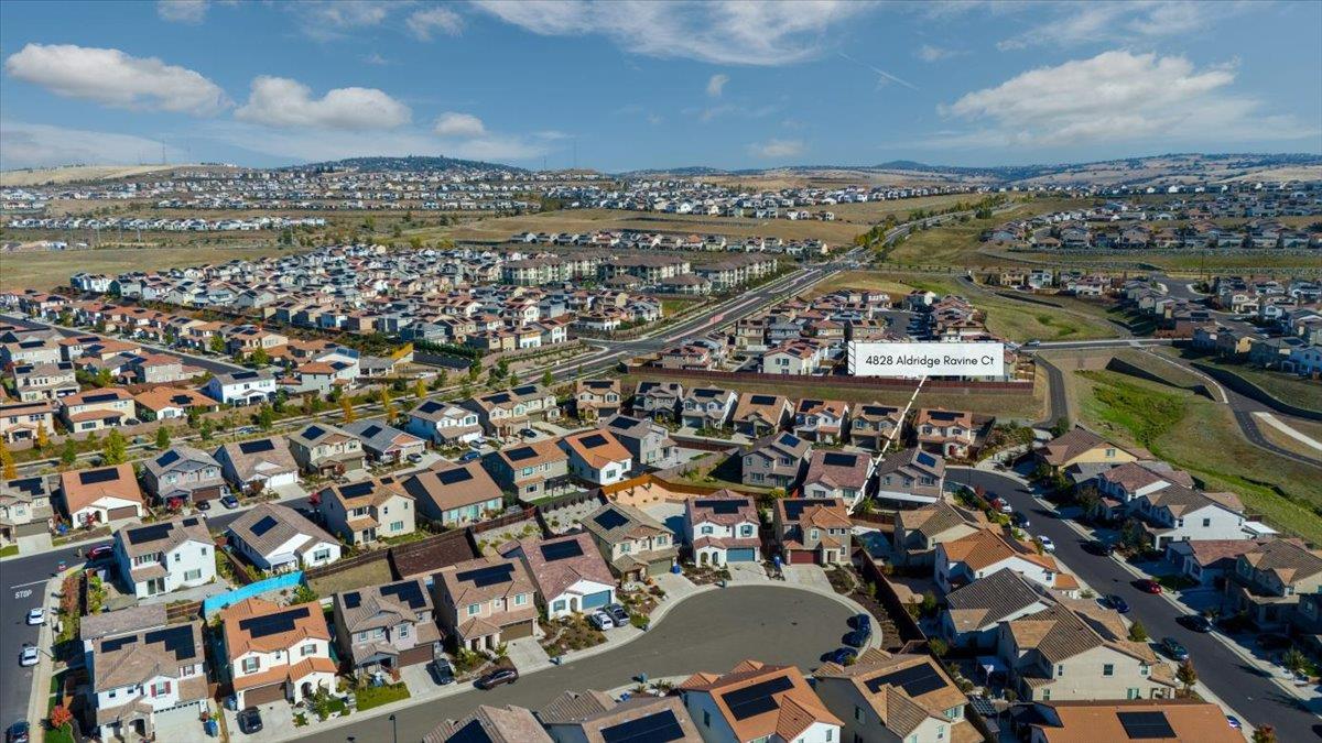4828 Aldridge Ravine Court Folsom, CA 95630 - Photo 42 of 43 an aerial view of a city
