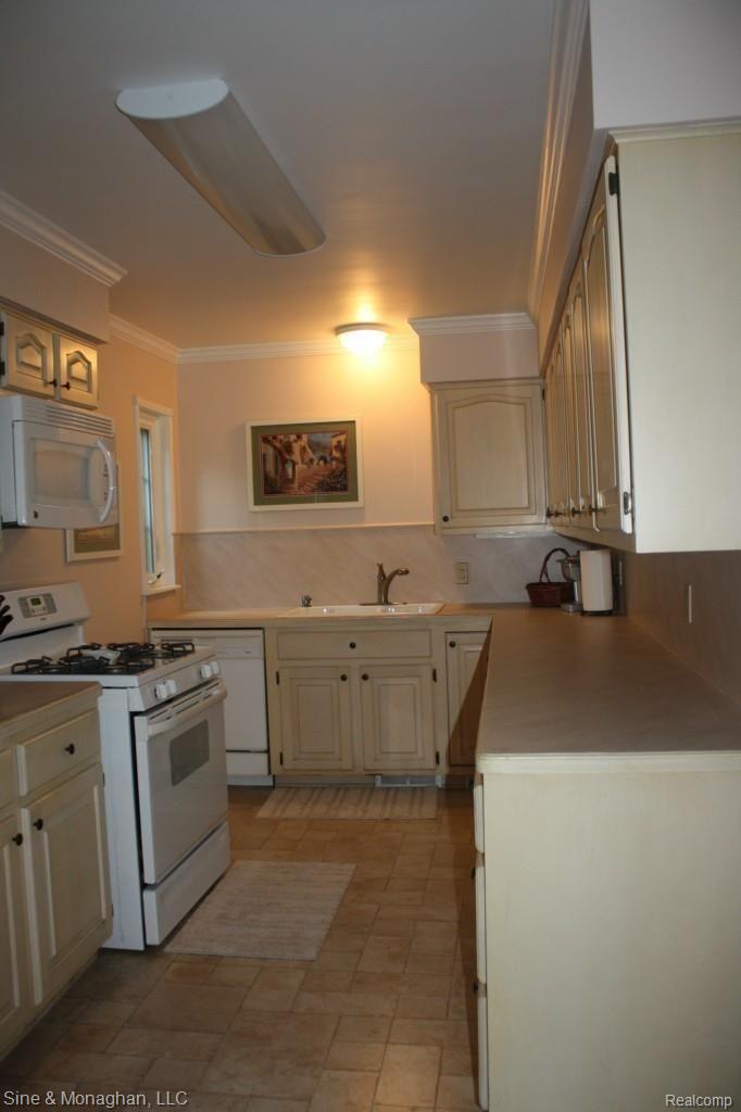 63 Cambridge Road Grosse Pointe, MI 48236 - Photo 10 of 34 IMG_7851.jpg