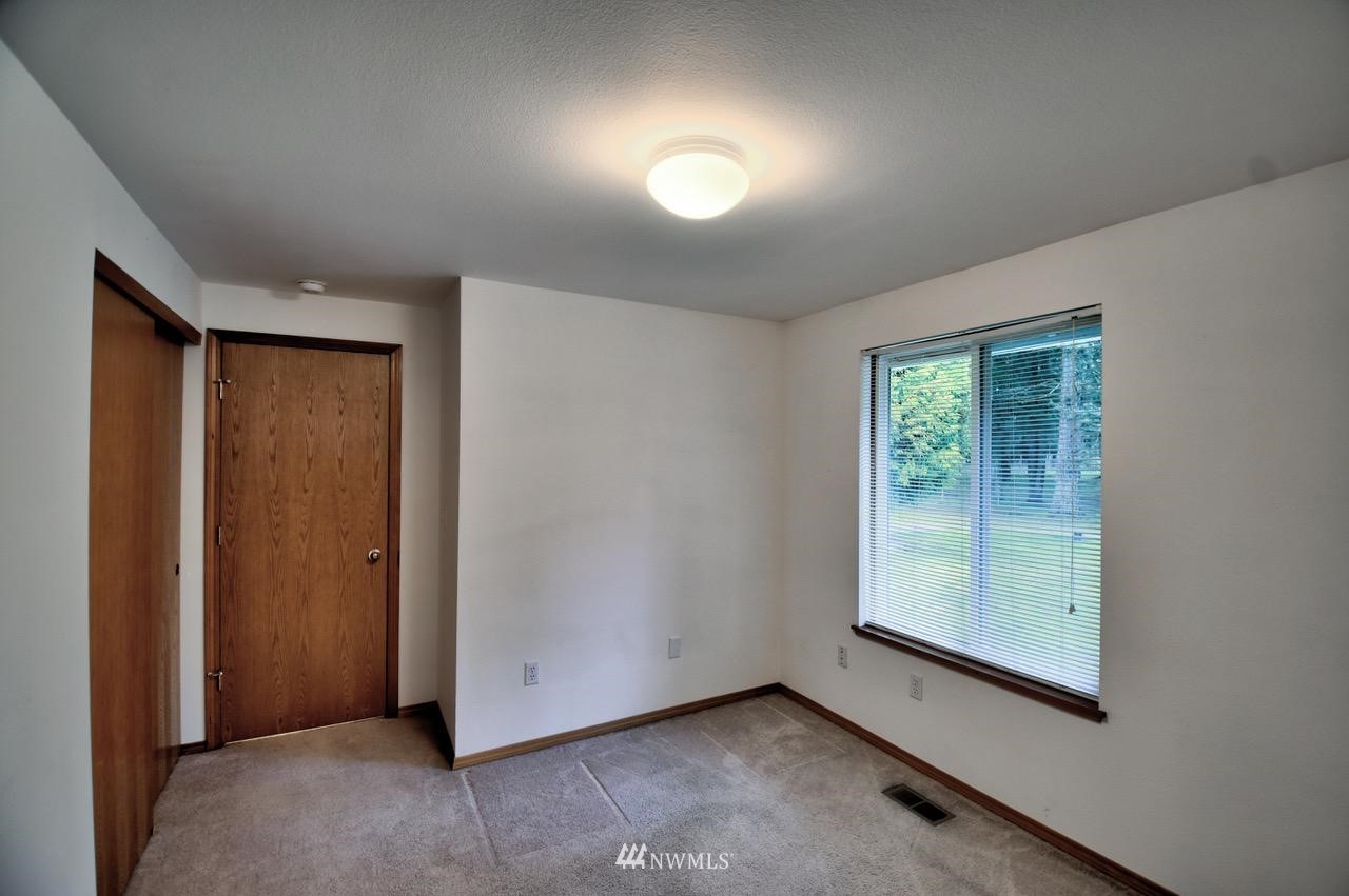 18507 Elderberry Street Southwest Rochester, WA 98579 - Photo 20 of 34