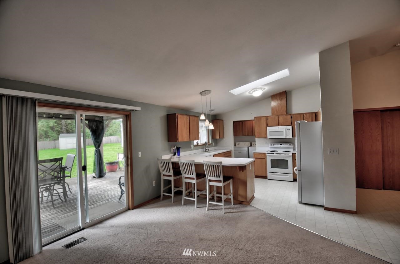 18507 Elderberry Street Southwest Rochester, WA 98579 - Photo 8 of 34